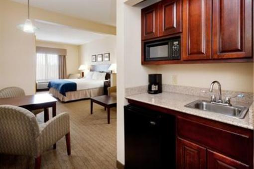 фото отеля Holiday Inn Express Hotel & Suites East Brunswick