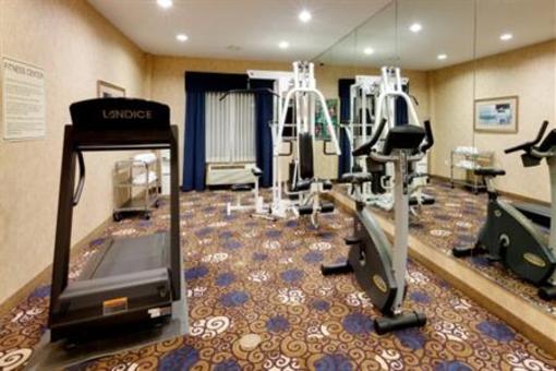 фото отеля Holiday Inn Express Hotel & Suites East Brunswick