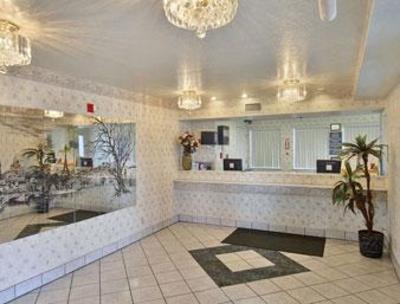 фото отеля Super 8 Motel San Antonio Near Seaworld