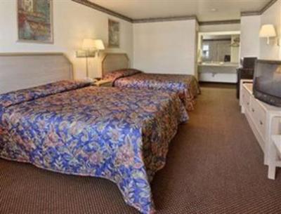 фото отеля Super 8 Motel San Antonio Near Seaworld