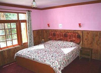 фото отеля Hotel Zahgeer Continental Srinagar