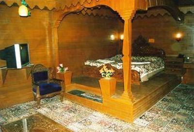 фото отеля Hotel Zahgeer Continental Srinagar