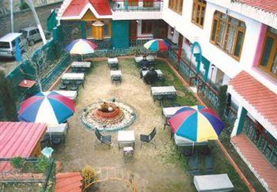 фото отеля Hotel Zahgeer Continental Srinagar