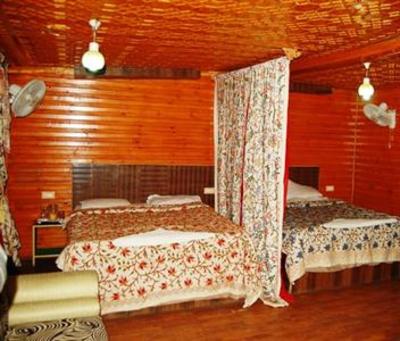 фото отеля Hotel Zahgeer Continental Srinagar