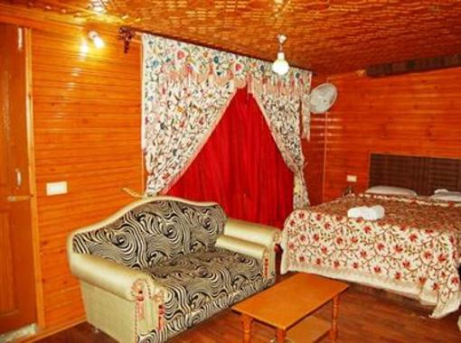 фото отеля Hotel Zahgeer Continental Srinagar
