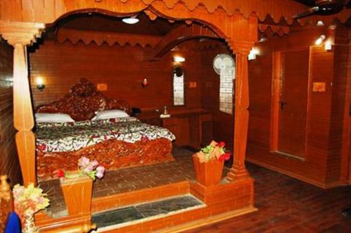 фото отеля Hotel Zahgeer Continental Srinagar