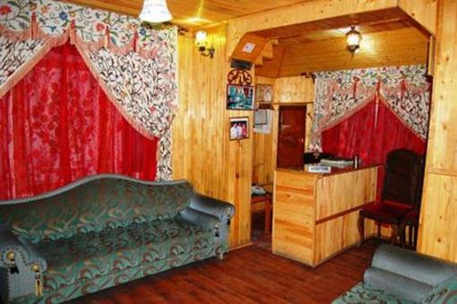 фото отеля Hotel Zahgeer Continental Srinagar