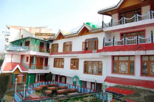 фото отеля Hotel Zahgeer Continental Srinagar