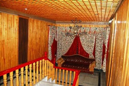 фото отеля Hotel Zahgeer Continental Srinagar