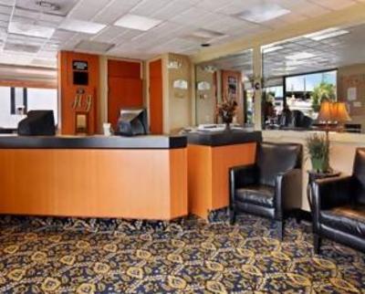 фото отеля Howard Johnson Express Inn & Suites Lake Front Park
