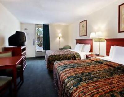 фото отеля Howard Johnson Express Inn & Suites Lake Front Park