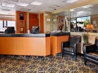 Howard Johnson Express Inn & Suites Lake Front Park