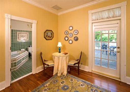 фото отеля The Courtyard Inn Lake Lucerne Orlando