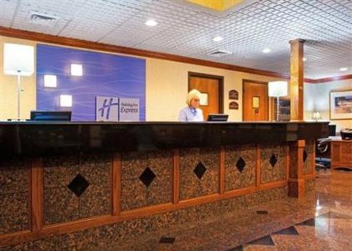 фото отеля Holiday Inn Express Hotel & Suites Grand Rapids Airport