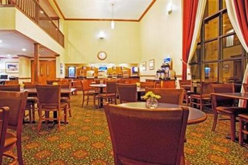 фото отеля Holiday Inn Express Hotel & Suites Grand Rapids Airport