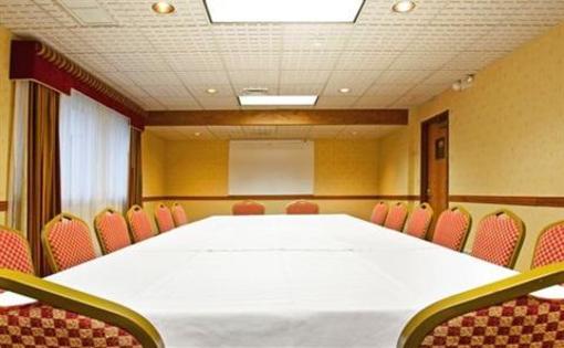 фото отеля Holiday Inn Express Hotel & Suites Grand Rapids Airport