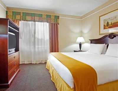 фото отеля Holiday Inn Express Hotel & Suites Grand Rapids Airport