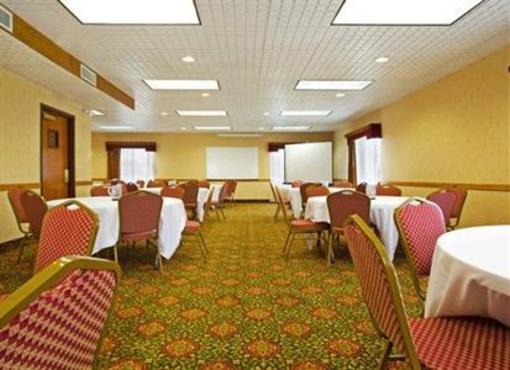фото отеля Holiday Inn Express Hotel & Suites Grand Rapids Airport
