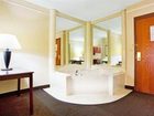 фото отеля Holiday Inn Express Hotel & Suites Grand Rapids Airport