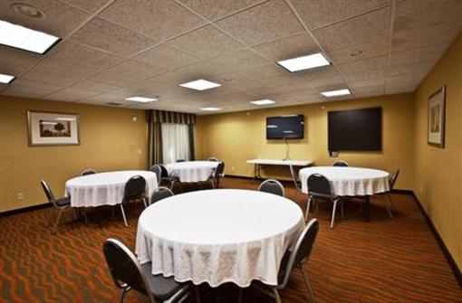 фото отеля Holiday Inn Express Hotel & Suites Plymouth (Indiana)