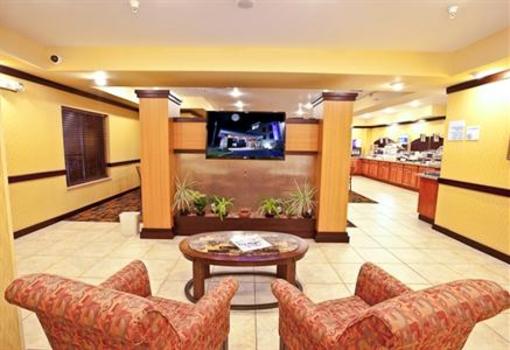 фото отеля Holiday Inn Express Hotel & Suites Plymouth (Indiana)