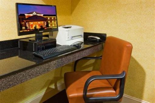 фото отеля Holiday Inn Express Hotel & Suites Memphis Germantown