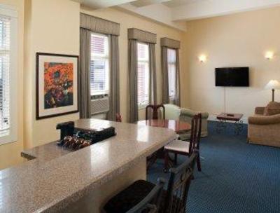 фото отеля Ramada Inn & Suites Gaslamp Convention Center