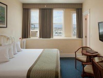 фото отеля Ramada Inn & Suites Gaslamp Convention Center