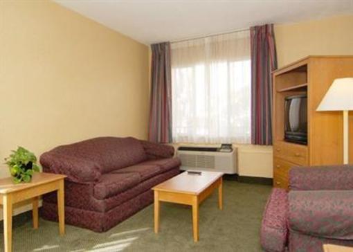 фото отеля Ramada Inn & Suites Gaslamp Convention Center