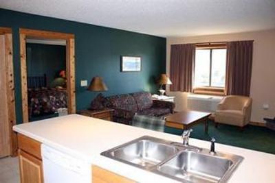фото отеля Crooked Lake Lodge Siren