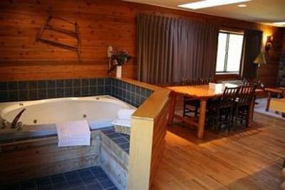 фото отеля Crooked Lake Lodge Siren