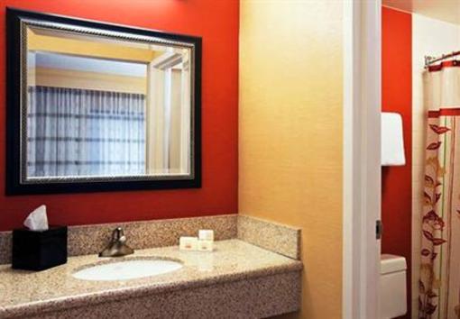 фото отеля Courtyard by Marriott Boston Stoughton