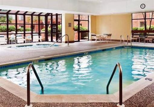фото отеля Courtyard by Marriott Boston Stoughton