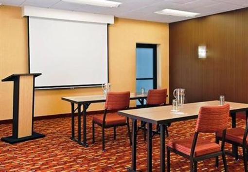фото отеля Courtyard by Marriott Boston Stoughton