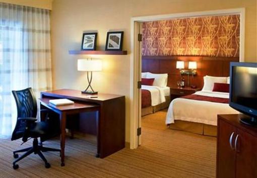 фото отеля Courtyard by Marriott Boston Stoughton
