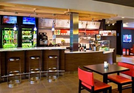 фото отеля Courtyard by Marriott Boston Stoughton