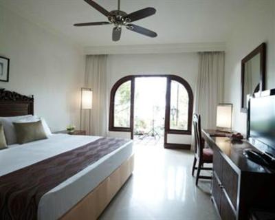 фото отеля Fort Aguada Beach Resort Sinquerim