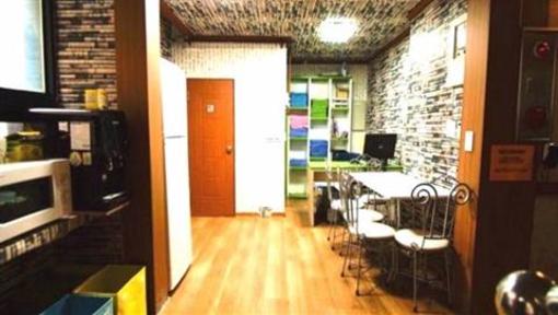 фото отеля Kimchi Hongdae Hostel Seoul