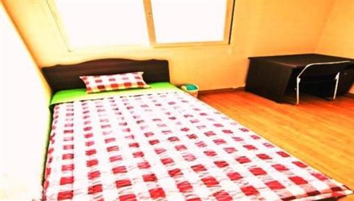 фото отеля Kimchi Hongdae Hostel Seoul