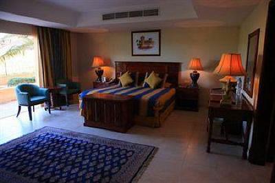 фото отеля Al Hamra Village Golf Resort