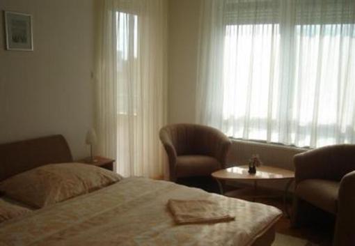 фото отеля Csabai Apartman