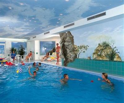 фото отеля Kinderhotel L(M)archenwald