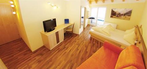 фото отеля Kinderhotel L(M)archenwald