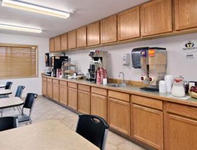 фото отеля Super 8 Motel Yellowstone Park Cooke City