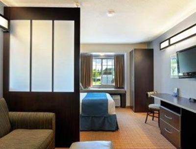 фото отеля Microtel Inn & Suites Bath