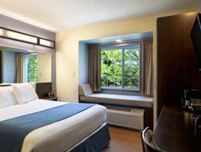 фото отеля Microtel Inn & Suites Bath
