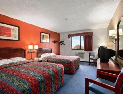 фото отеля Super 8 Motel Roseville Detroit Area