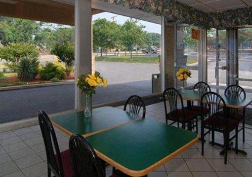 фото отеля Econo Lodge Takoma Park