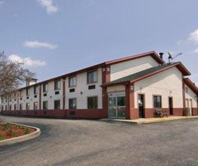 фото отеля Super 8 Crystal Lake