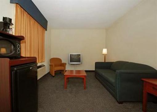 фото отеля Ramada Cleveland Airport West